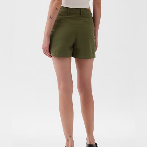 GAP 4” Downtown Khaki Shorts - Picture 5 of 9